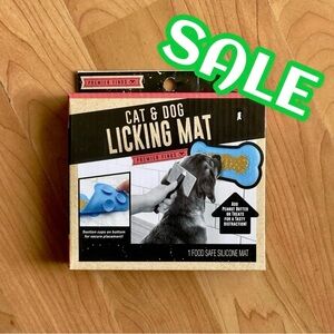 ‼️CLEARANCE SALE‼️ 🆕Cat or Dog Licking Mat New in Sealed Box